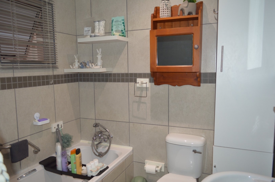 6 Bedroom Property for Sale in Doringkruin North West